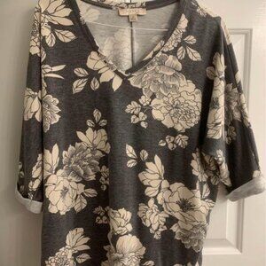 Womens Size 1X Short Sleeve Gray Top